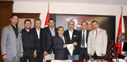 TÜRKSAD'dan Arif Öksüz'e ziyaret. TÜRKSAD'dan Arif Öksüz'e ziyaret.